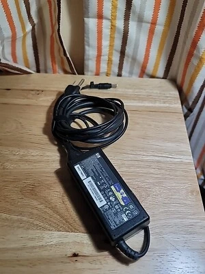 Genuine HP 65W AC Adapter Charger Power Supply 380467-001 534092-001 381090-001 - Image 1 of 4