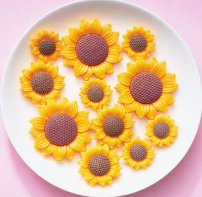 30Pcs Mixed Yellow Resin Sunflowers Flatback Buttons for Craft Hairpin DIY Decor - Image 1 of 4