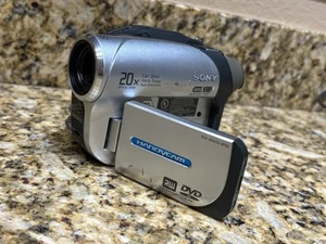 Sony Handycam DCR-DVD103 20x-800x Camcorder Charger No Battery Tested & Working - Picture 1 of 8