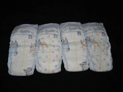 4 pañales de protección de platino Luvs (AZUL) de muestra talla 8. Foto 1 de 3