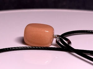 Pendant Rose Quartz Natural Stone Leather Strap Jewellery 5.58g - Picture 1 of 5