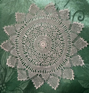 One Vintage Needle Lace Doilie WHISPER-THIN ABOUT  13" round STAR CENTER - Picture 1 of 7