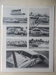 Artículo autografiado de la revista Motor Trend de 8" X 11" de A. J. Foyt - abril de 1964 - Imagen 1 de 2