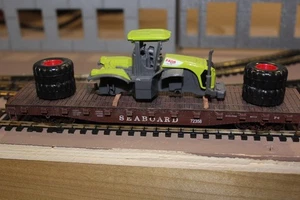 125002 Tractor Load on flat car, car slightly weathered - Picture 1 of 5