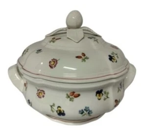 Villeroy & Boch Petite Fleur Porzellan Terrine bedeckt 10,75" x 10,75" x 6,25" Fl - Bild 1 von 4