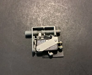 NUEVO Micro Interruptor Honeywell 22AC1 Enclavamiento de Puerta, 15 Amperios, SPDT Envío Gratis - Imagen 1 de 5