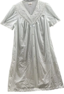 CAMISÓN BORDADO CON VOLANTES DE ENCAJE AZUL CLARO Barbizon años 70 nuevo sin etiquetas raro encontrar l Foto 1 de 4