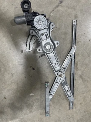 2018-2024 NISSAN KICKS FRONT LEFT DRIVER SIDE DOOR WINDOW REGULATOR W/ MOTOR OEM - Image 1 of 4