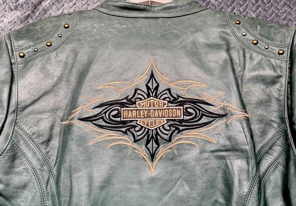 Chaqueta de cuero Harley-Davidson para mujer 3X verde tachonado bordado logotipo trasero Foto 1 de 4