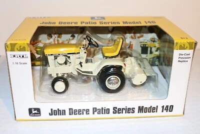 John Deere 140 Amarillo Patio Césped y Jardín Tractor Cultivador Precisión Nuevo ERTL 1/16 Foto 1 de 4
