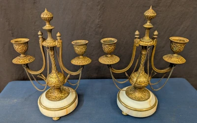 Par de candelabros franceses de bronce y mármol Foto 1 de 4