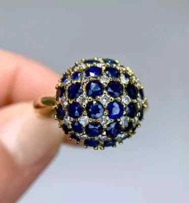 Anillo cúpula de lujo con racimo de zafiro simulado de corte redondo de 3 quilates enchapado en oro amarillo de 14 k Foto 1 de 4