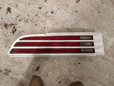 Luz trasera izquierda para conductor Pontiac Firebird Trans Am 74-78 - con cubierta Foto 1 de 4