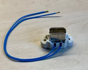 G 9.5 Keramik Lampensockel für Halogenlampen mit Metall Glühbirnenclip und Kabelenden. - Bild 1 von 3