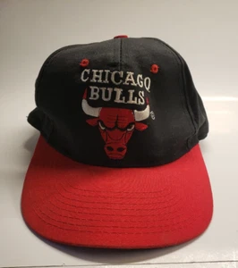 Chicago Bulls Snapback Baseball Hat NBA Two Tone Black with Red bill VINTAGE - Picture 1 of 7