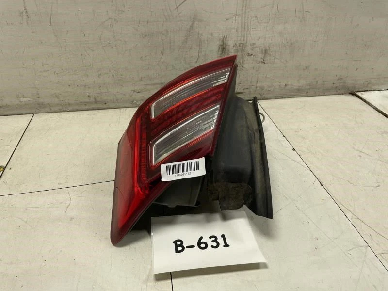 Ford Taurus SE 2015 cuarto trasero derecho montado en panel luz trasera OEM+ Foto 1 de 4