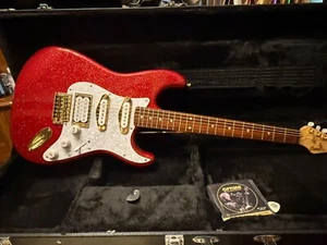 NEW RED METALFLAKE CUSTOM stratocaster 24k Gold strings MADE in the USA - Picture 1 of 11