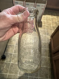 Meadow Brook Dairy Embossed Pint Milk Bottle Worcester Massachusetts MA - Picture 1 of 15