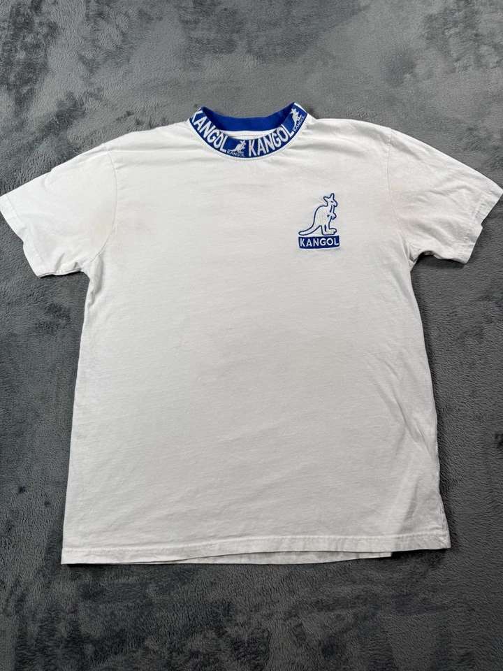 Camisa Kangol Para Hombres Mediana Blanca Azul Cuello Acanalado Bordada Canguro Ropa de Calle Foto 1 de 4