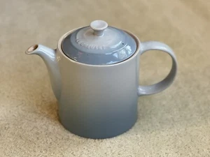 Tetera Le Creuset Grand de gres 1,3 L - azul costero nueva con etiqueta - Imagen 1 de 6