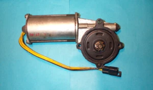 MOTOR DE VENTANA TRASERA JEEP SERIE J CON ENGRANAJE DE FÁBRICA 8129549 > FABRICANTE DE EQUIPOS ORIGINALES - Imagen 1 de 2