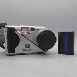 Sony Cybershot DSC-S50 2.1MP Flip Screen Compact Digital Camera Silver Tested - Picture 1 of 10