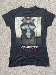 Neu mit Etikett American Horroy Story Coven Damen-T-Shirt Schlange schwarz - Bild 1 von 6