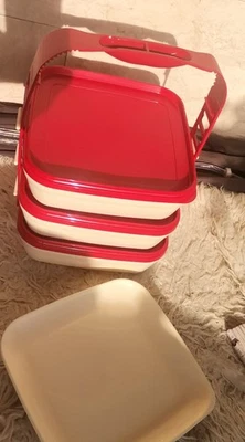 NEU Tupperware Set Picknick 3 Grosse Lunchbox Stapel & Click & Go 20 cm Teller - Bild 1 von 4