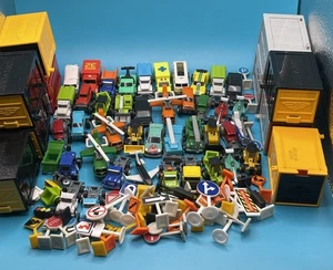 Driven Battat Pocket Series Micro Machines 40 Fahrzeuge plus Schilder & Zubehör - Bild 1 von 12