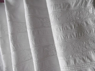 Taie d'oreiller avec Double Entredeux aux motifs Floraux et Plis Plats - Photo 1/4