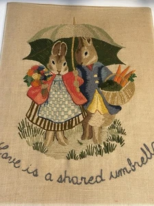 BEATRIX POTTER PETER RABBIT LOVE IS A SHARELLA COMPARTIDA CREWEL IMAGEN LANA - Imagen 1 de 11