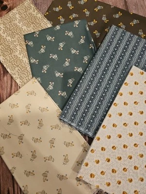  Andover Fabrics Laundry Basket Quilts Bachelor Button Bundle Of 5 Fat Quarters. - Image 1 of 4