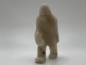 Fetiche Zuni Walking Sasquatch de Cody Nastacio mármol blanco F4303 - Imagen 1 de 7