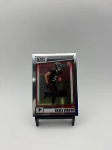 2022 Panini Chronicles - Score Premium Rookies Drake London #SP-379 Silver - Bild 1 von 2