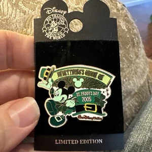 DISNEY WORLD EVERYTHING'S GREEN ON ST. PADDY’S DAY MICKEY MOUSE PIN LE 1500 - Picture 1 of 2