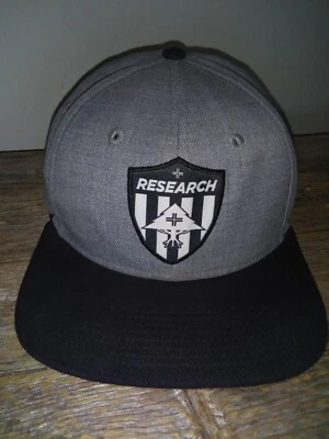 Шляпа дальнобойщика LRG True Heads — мужская стильная дизайнерская кепка «Research» черная и серая - Изображение 1 из 4