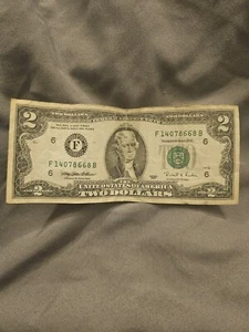 2 Dollar Bill 1995 series F14078668B - Picture 1 of 3