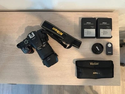 Nikon D5600 24.1MP DSLR Camera with 18-55mm VR Lens & Accessories - Image 1 of 4