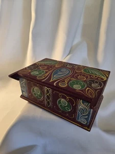 Impresionante caja de baratijas de madera pintada a mano de colección - Imagen 1 de 11