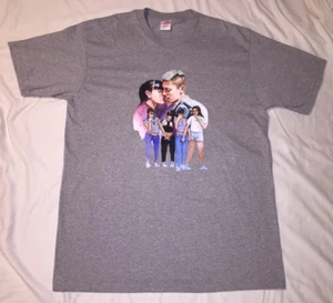 Supreme Kiss T Tee Shirt Grey Gray Large New Bogo Box Logo L FW17 1 2 3 4 5 6 7 - Picture 1 of 4