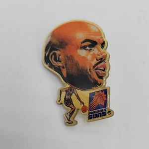 1995 Charles Barkley Lapel Hat Pin Pinheads Phoenix Suns NBA Score Board - Picture 1 of 3