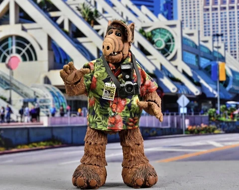 SDCC 2023 NECA Cosmic Con ALF Action Figure Exclusive - FREE SHIPPING 📦🔥 Cover