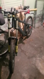 Mountainbike Downhill - Bild 1 von 3