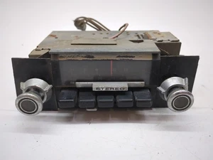 Radio AM/FM estéreo OEM 1975-1981 Ford Truck F150 F250 Bronco Cougar Mustang - Imagen 1 de 8