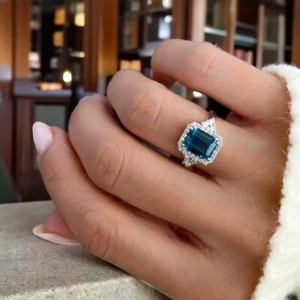 Alianza de oro blanco de 18 quilates 3,50 quilates diamante real corte esmeralda topacio azul Londres - Imagen 1 de 10