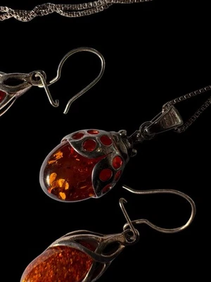 Conjunto de collar y pendientes de plata de ley y ámbar joyería Ladybug  Foto 1 de 4