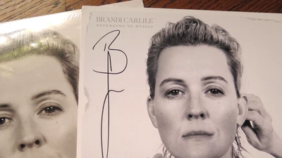 SIGNED by BRANDI CARLILE | RETURNING TO MYSELF | MINT CD and INSERTS Foto 1 de 4