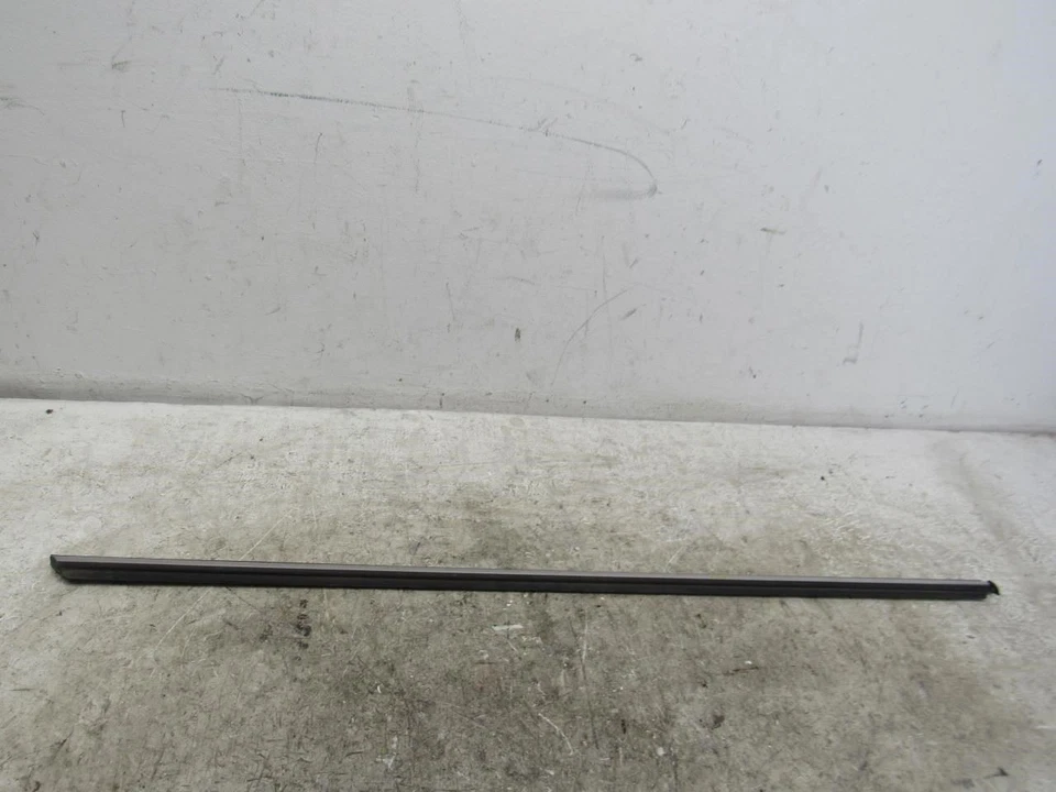 2008 Mini Cooper right passenger door window glass trim belt molding strip OEM Foto 1 de 4