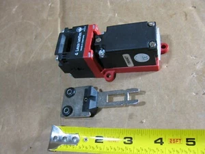 Leuze Lumiflex S10-01.103 Safety Interlock Switch with CO-S10-L50 Actuator - Picture 1 of 8