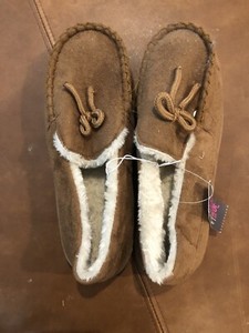 brooks slippers